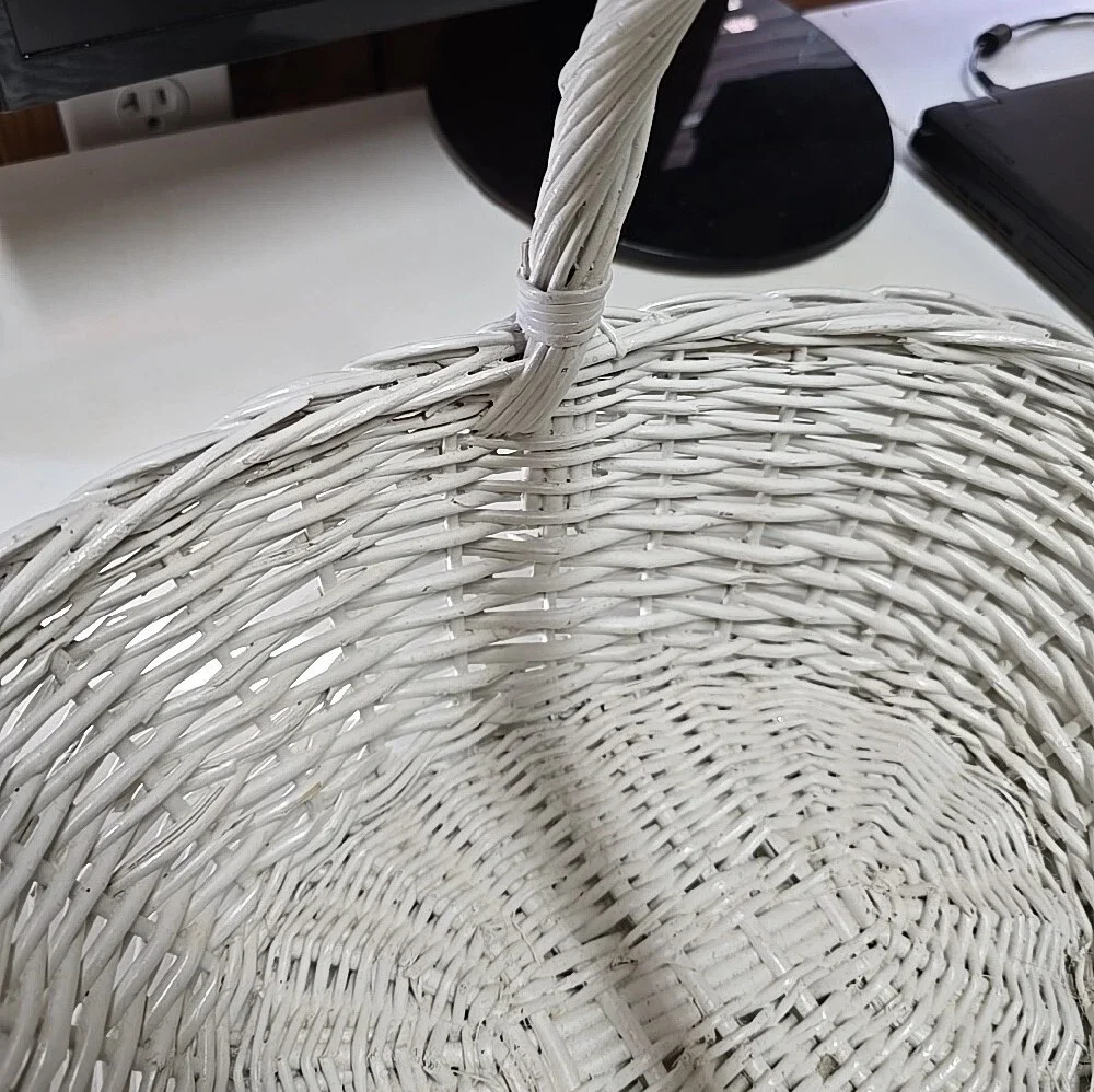 Vtg.White Wicker Handled Basket -(226)
